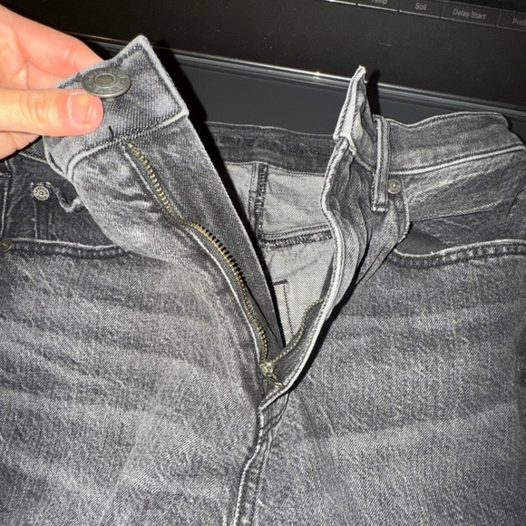 WOMENS AE BLACK WASHED BAGGY MOM JEANS SIZE 2 SHORT - Picture 5 of 16